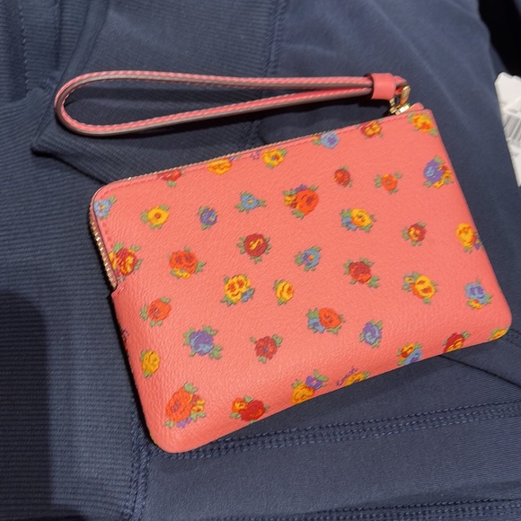 Coach Corner Zip Wristlet With Mini Vintage Rose Print Pink Lemonade Multi - Picture 5 of 16
